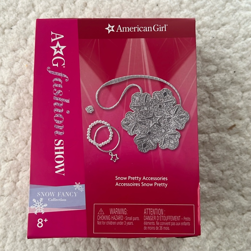 The Snow Pretty Accessories is a Truly Me accessory set